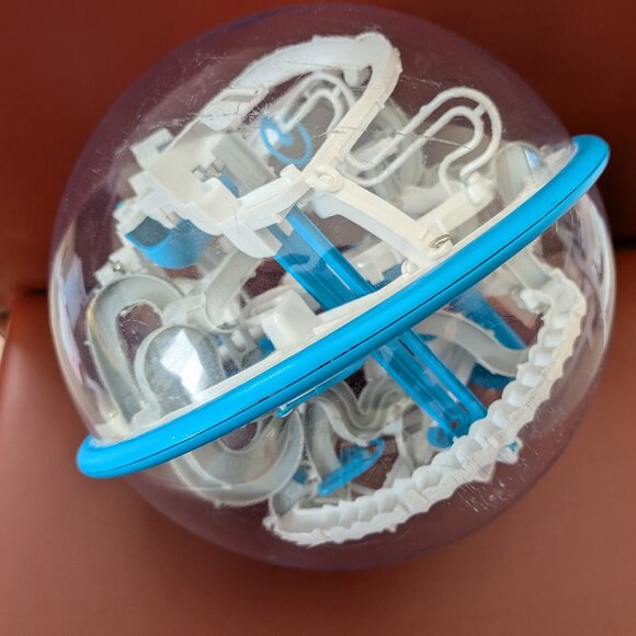 Perplexus Maze Brain Teasers & Cube/Twist Puzzle - Picture 3 of 3